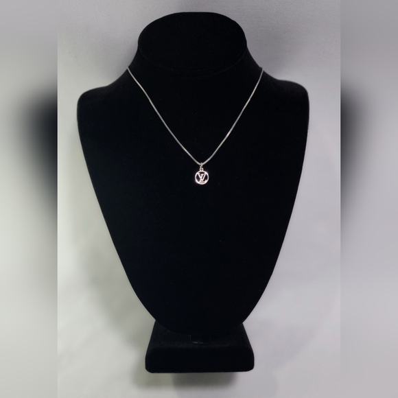 Authentic Louis Vuitton silver petite LV charm on chain - Picture 5 of 9